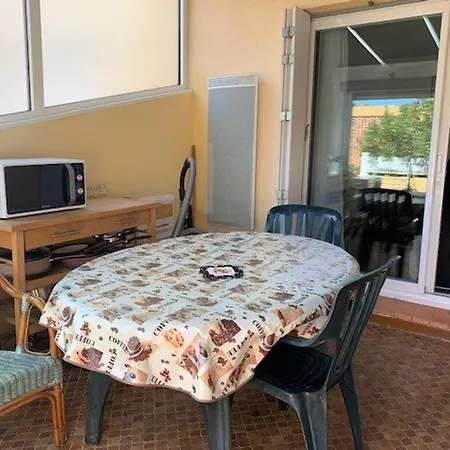 T2 A : Plage, Commerces, Jardin, Parking, Clim, Wi-fi, Appareils Cuisine Complete - Fr-1-607-185 Apartmán Agde