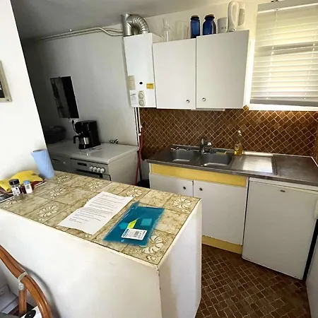 Apartmán T2 A : Plage, Commerces, Jardin, Parking, Clim, Wi-fi, Appareils Cuisine Complete - Fr-1-607-185 *