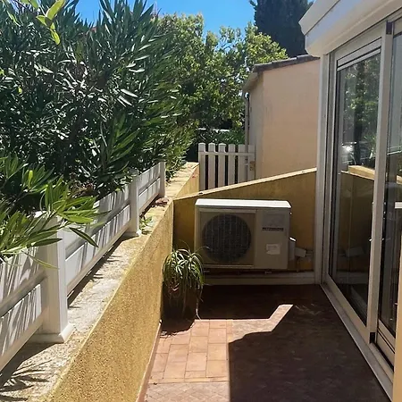 T2 A : Plage, Commerces, Jardin, Parking, Clim, Wi-fi, Appareils Cuisine Complete - Fr-1-607-185 Apartmán *